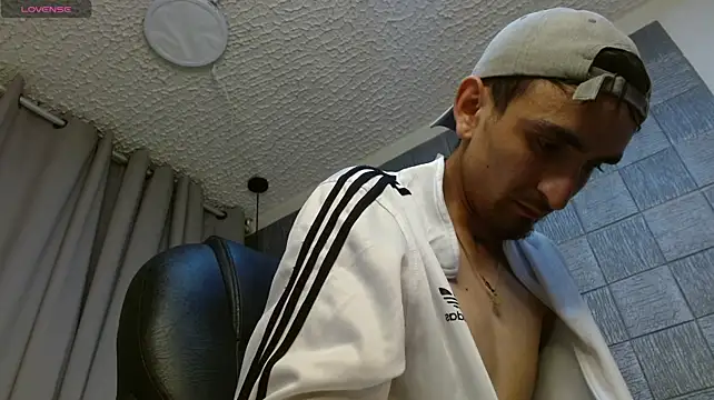 MykeCastle stripchat live cam model