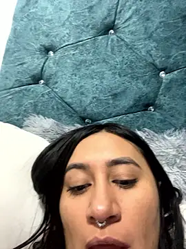 Vyolet0 stripchat live cam model