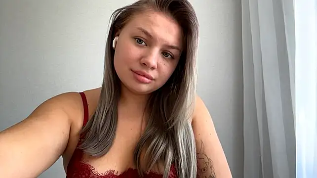LustLips stripchat live cam model