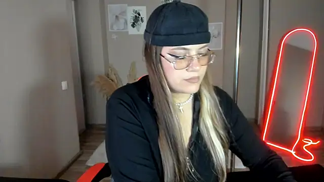 MiraTorson stripchat live cam model