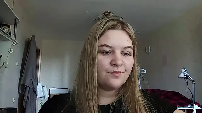 TypicalWoman stripchat live cam model