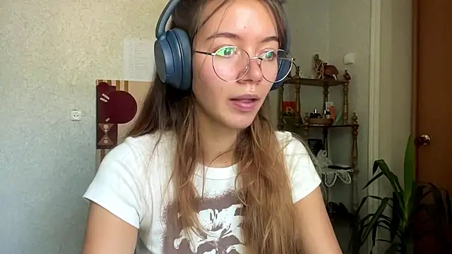 meowskyy stripchat live cam model