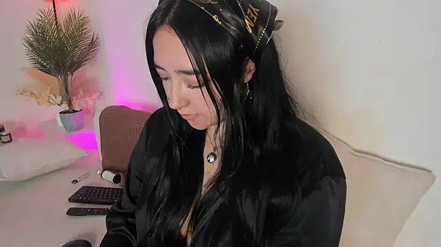 Miss_Loise stripchat live cam model