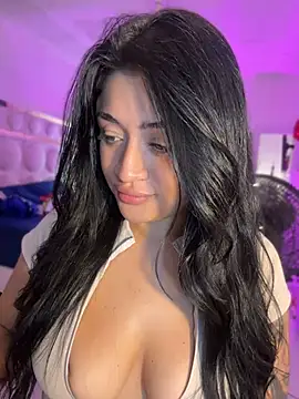 lucianaroy stripchat live cam model