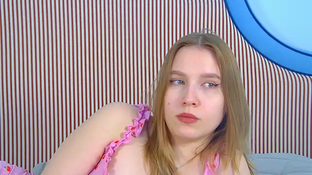 LiliLinn stripchat live cam model