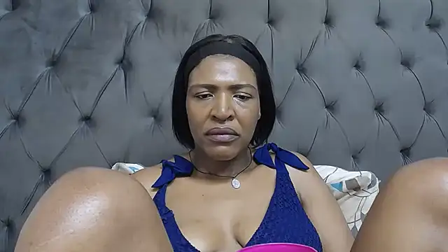 SpicyQueenxxxx stripchat live cam model