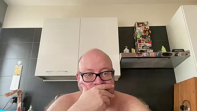 theitalianbear stripchat live cam model