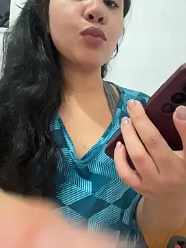 Yara0k stripchat live cam model