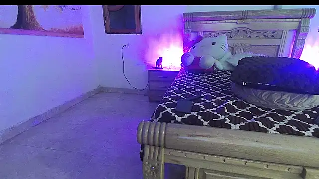 bratz_glloe stripchat live cam model