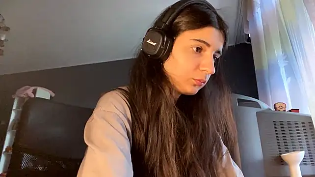 MindaHallmon stripchat live cam model