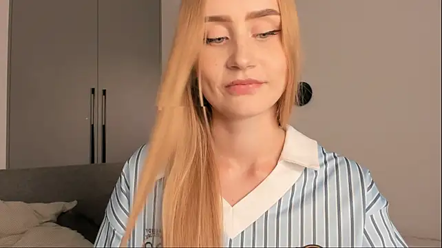 KimikoFolwell stripchat live cam model