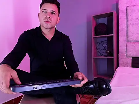 Hey_Noaah stripchat live cam model