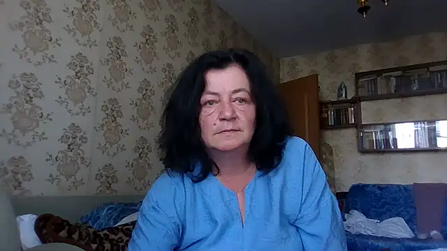 GypsiQueen2 stripchat live cam model