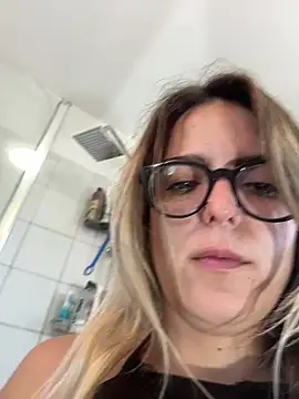 dolcehelena993 stripchat live cam model