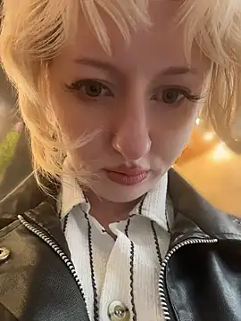 RonnieKiss stripchat live cam model