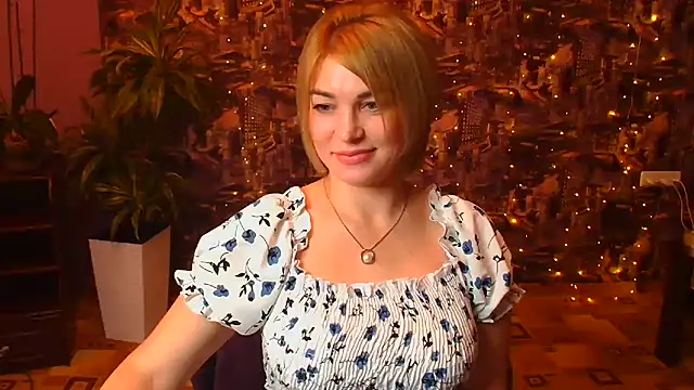 CuttieEmma stripchat live cam model