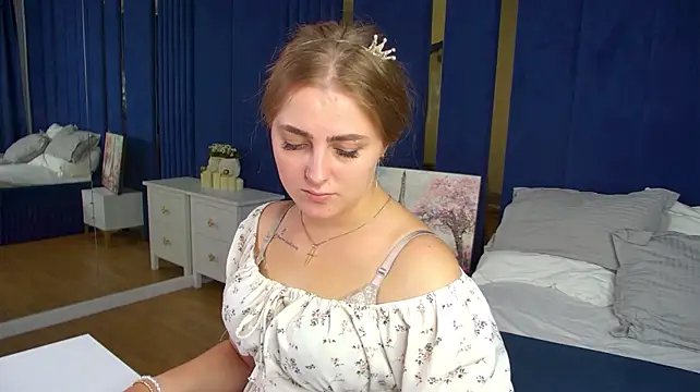 EllaBells stripchat live cam model