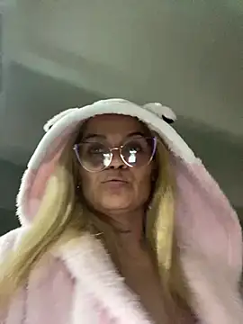 alana_gloow stripchat live cam model