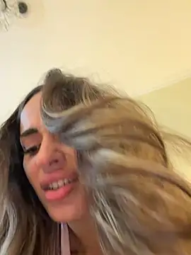 -Alisa stripchat live cam model