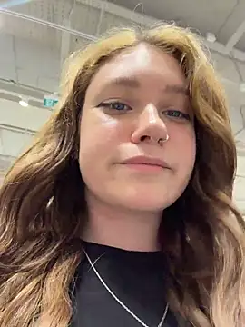 lucy-joy stripchat live cam model