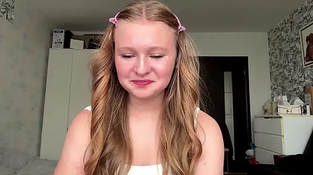 LisFris stripchat live cam model