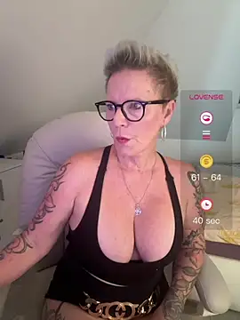 German_Milf stripchat live cam model