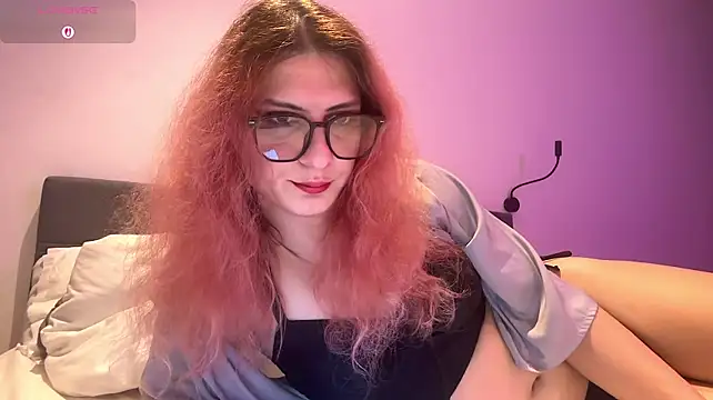 AlicePinkhead stripchat live cam model