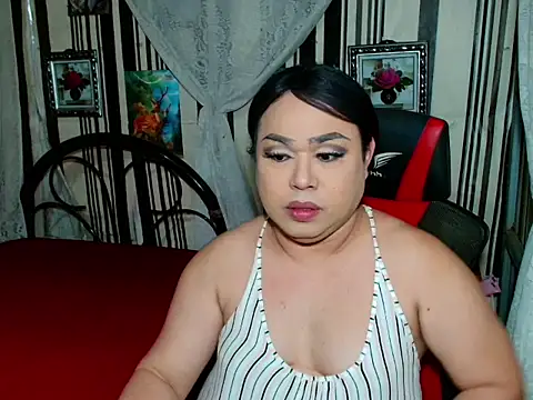 Ur-Mistress-Rhegz stripchat live cam model