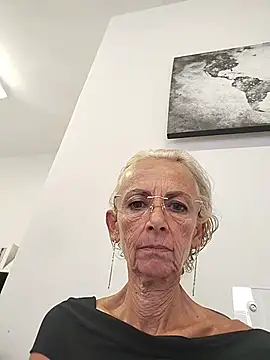 clarabell4 stripchat live cam model
