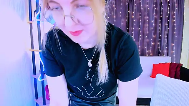 YourUniverser stripchat live cam model