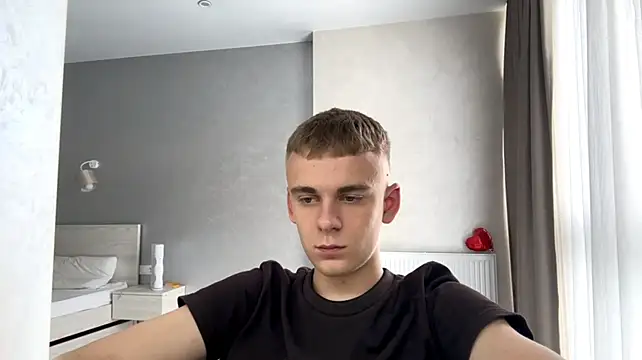 SoloFury stripchat live cam model