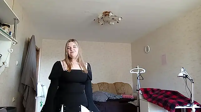 TypicalWoman stripchat live cam model