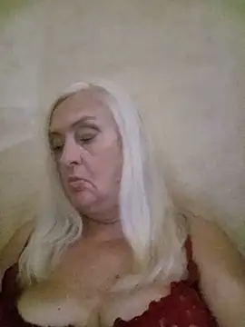 Julia20X stripchat live cam model