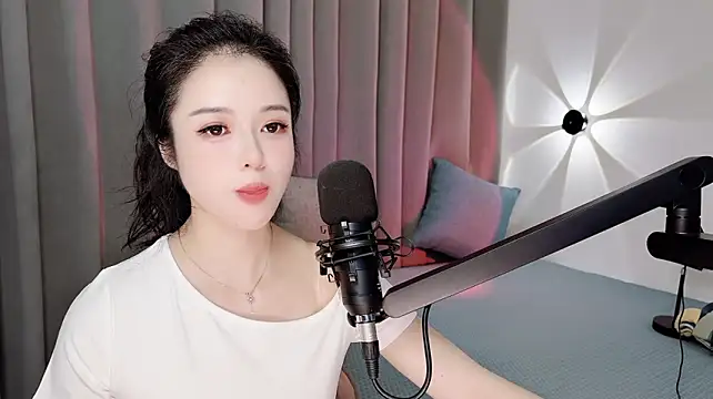 Momo-Wow stripchat live cam model