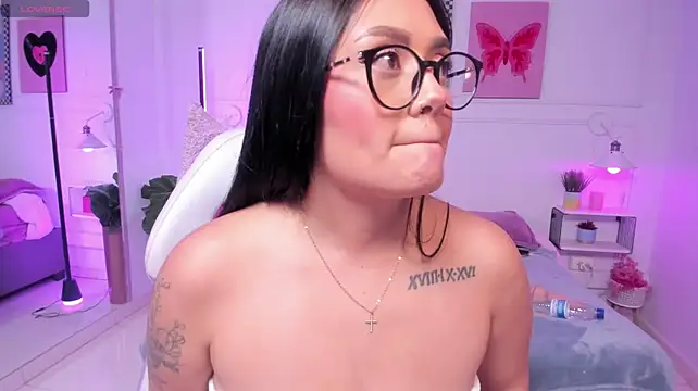 Ivonne_Noir stripchat live cam model