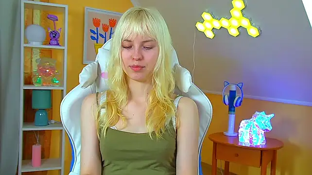 HannahHollis stripchat live cam model