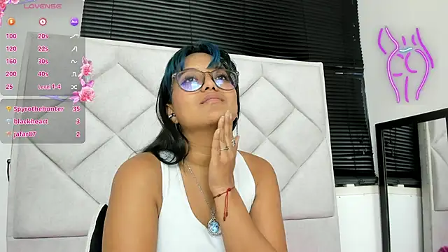 azul_moonn stripchat live cam model