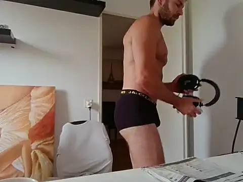 alpha-hunk stripchat live cam model