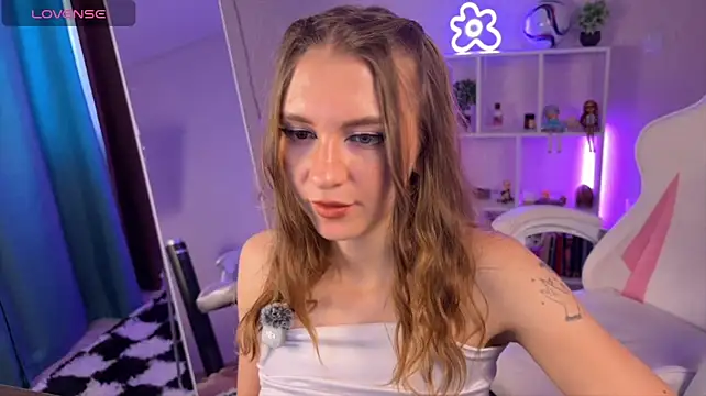 KellySunn stripchat live cam model