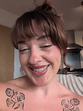Petite_Juicy_Olive stripchat live cam model