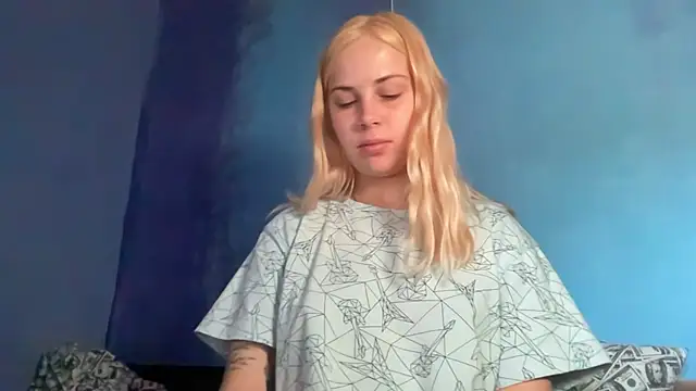 Alismoona stripchat live cam model
