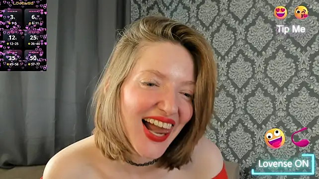 PaleAurix stripchat live cam model