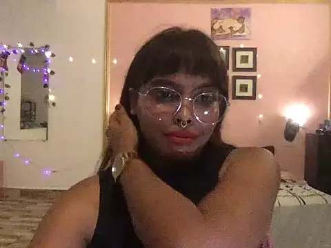 raveena_hot stripchat live cam model