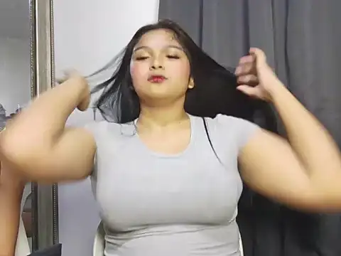 YunaBigCock stripchat live cam model