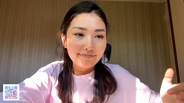 LindaHernandez stripchat live cam model