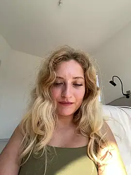 MileySummer stripchat live cam model