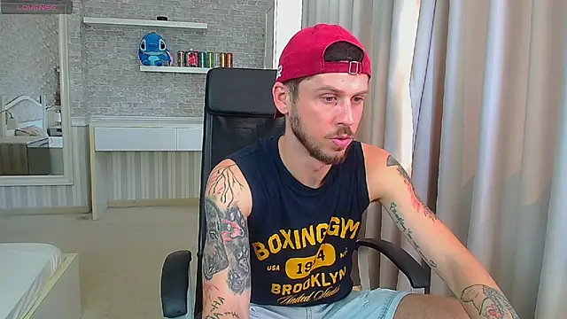 JonahShaw stripchat live cam model