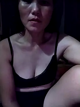 Qing-201 stripchat live cam model