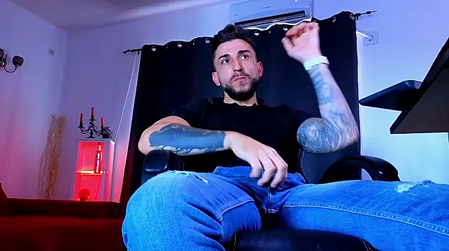 MightyAaron66 stripchat live cam model