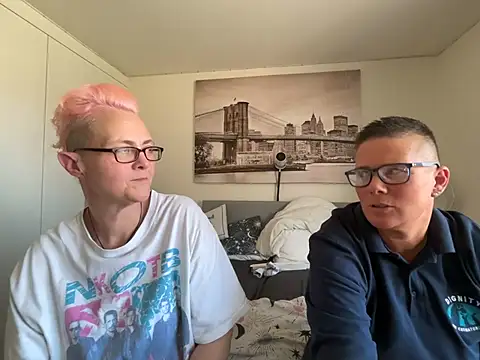 Curvy-Jinx stripchat live cam model